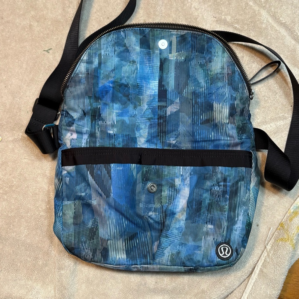 Lululemon Athletica Abstract Blue Crossbody Bag - Picture 3 of 13